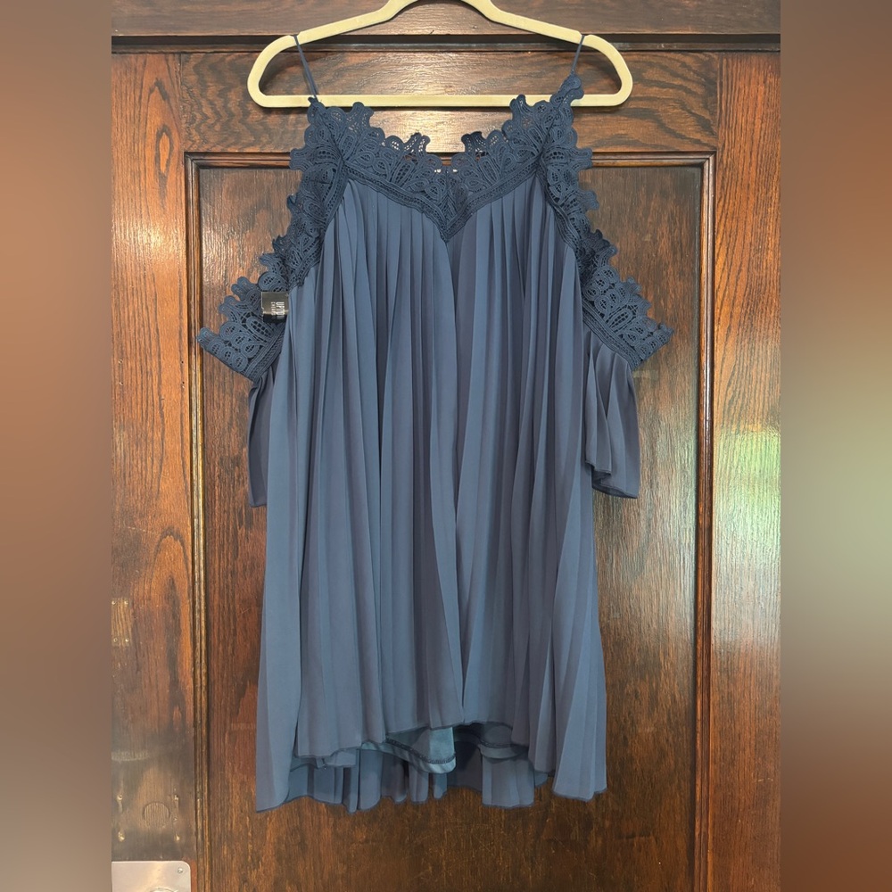 Lulu’s give thanks off the shoulder dress navy size Small